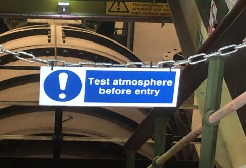 Notice "Test atmosphere before entry"